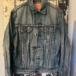 Levi’s vintage men’s denim trucker jacket. Size Large. Type 2.